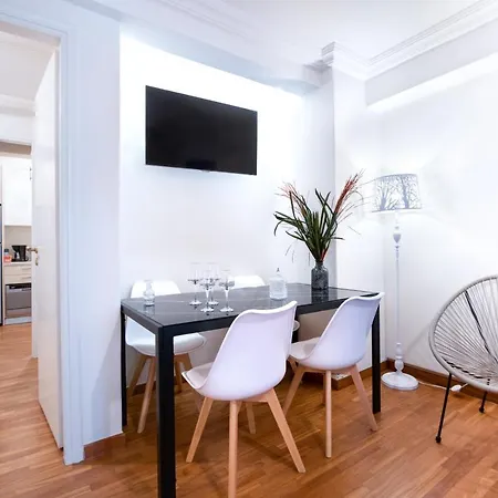 Glamorous In Kolonaki Apartment